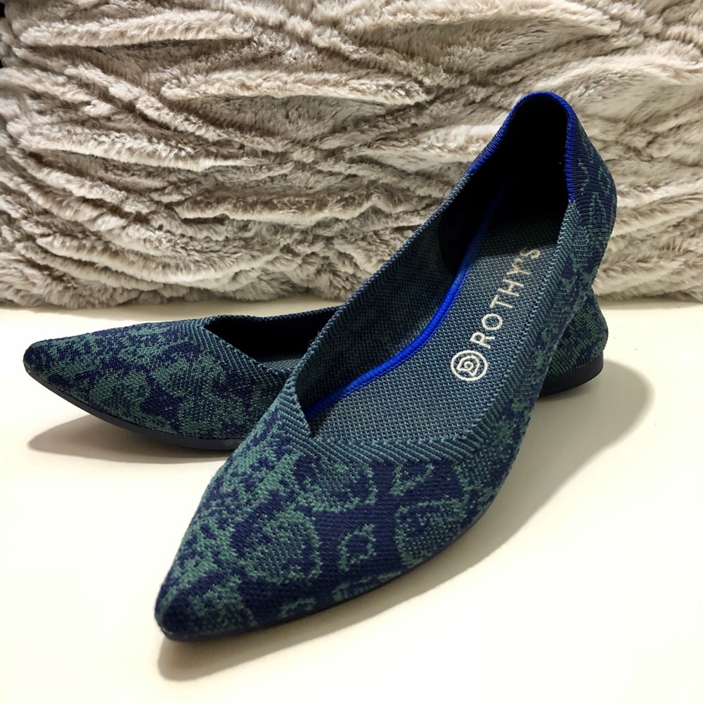 Rothys size 11 snakeskin point